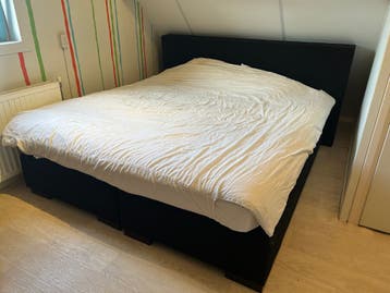 GRATIS! 2 persoons boxspring zwart met hoofdbord