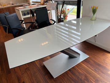 Design eettafel met glazen blad en wengé poot (200x95cm)