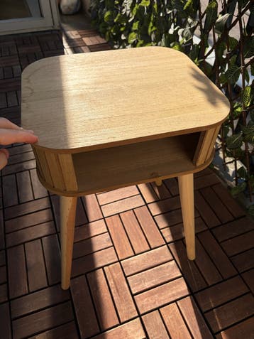 Gratis Houten bijzettafel/ nachtkastje