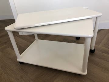 Salontafel wit op wieltjes in twee delen GRATIS