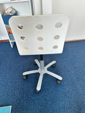 2 Witte bureaustoelen met wieltjes