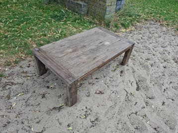 Houten Salontafel, kleine Beschadiging op Poot; zie laatste