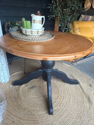 GRATIS op te halen. Ronde grenen tafel (1.20)