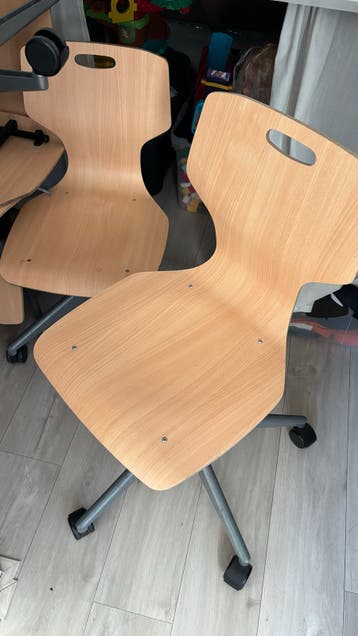 4 houten Ahrend bureaustoelen, in hoogte verstelbaar