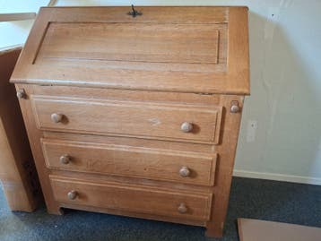 houten secretaire met 3 grote lades.