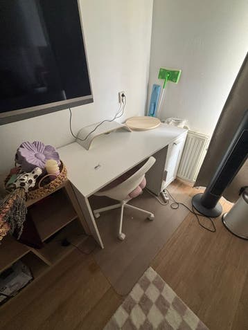 Gratis: bureau, kastje en bed, afhalen in Breda
