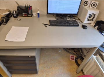 Bureau met los ladeblok VOOR MAANDAG BESLISSEN