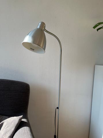 Moderne staande lamp met flexibele arm