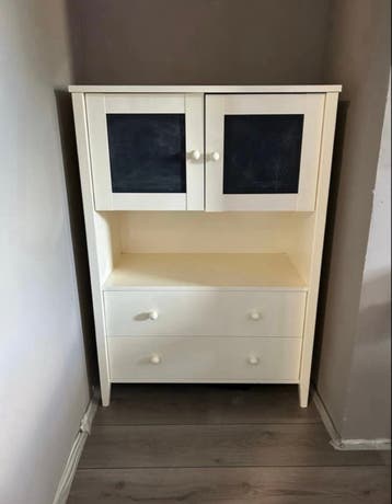 Massief houten kast GRATIS