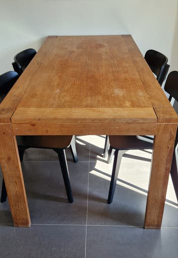 Houten stevige eettafel