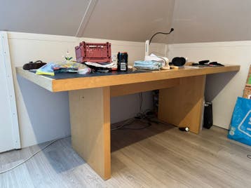 MOET 12 JULI WEG Ruim bureau/tafel van 195x93 cm, 74 cm hoog