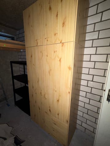 Bruin kasten/kledingkasten (gratis)