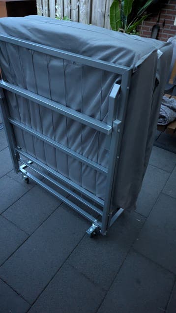 Opvouwbaar logeerbed met matras - Zo goed als nieuw