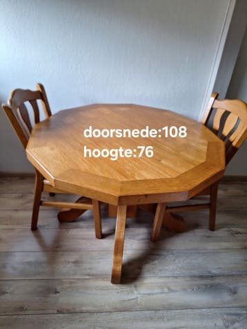 ** GRATIS** EETKAMERTAFEL  MET STOELEN