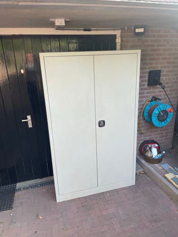 Gratis metalen archiefkast - Op te halen in Soest