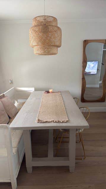 Tafel, klepbank en stoelen