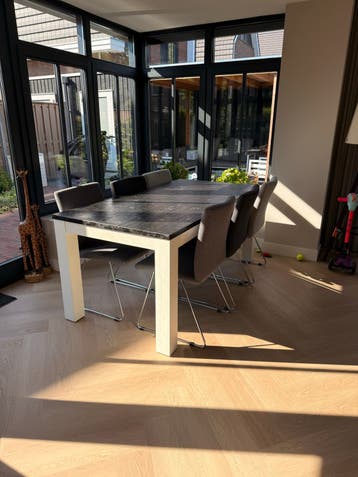 Gratis eettafel met 6 stoelen (90x180 cm)