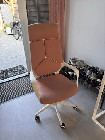 Roze en wit bureaustoel - Gratis af te halen!
