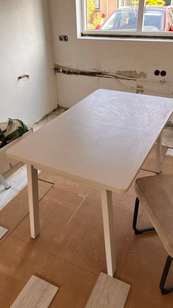 Eenvoudige beide eettafel, ideaal voor kleine ruimtes