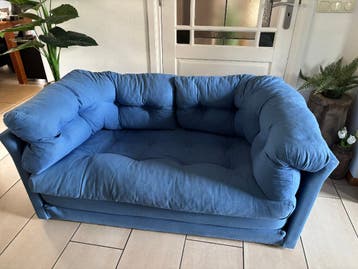 Comfortabele blauwe slaapbank GRATIS