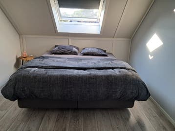 Boxspring ENGERDAL IKEA 180x 200 met 2x HOKKÅSEN matrassen