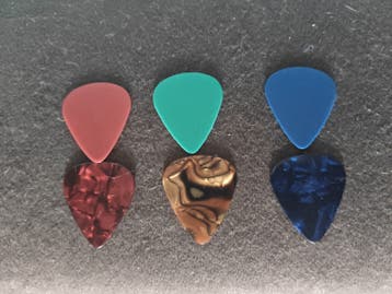Gratis gitaar plectrums set - diverse kleuren en diktes