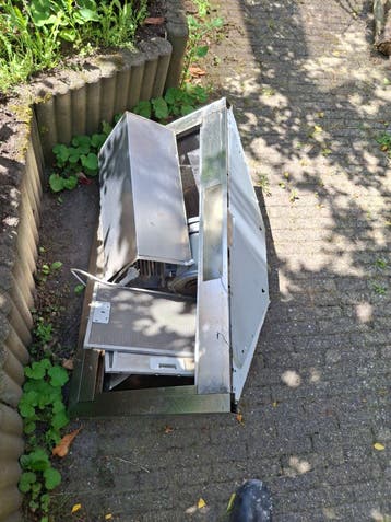 Gebruikte inbouw afzuigkap met verlichting - mist buis