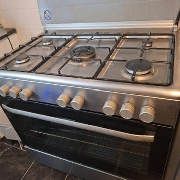 Eddy 5-pits gasfornuis met grote oven, 3 jaar oud