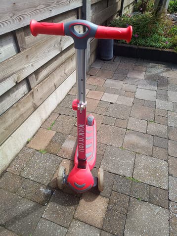 Rode Kick 'n' Roll step voor kinderen