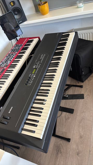 Yamaha KX8 midi-keyboard