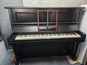 Zwarte Spencer Piano