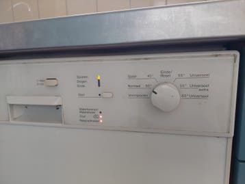 Miele Vaatwasser - Ouder model, goed werkend en schoon