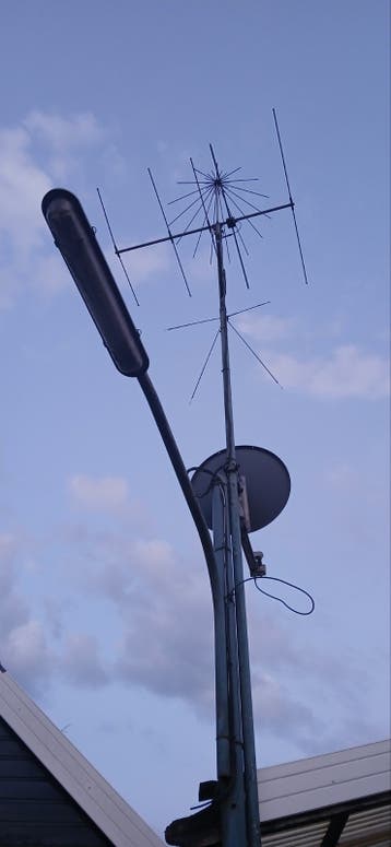 Antenne met schotelantenne voor diverse doeleinden