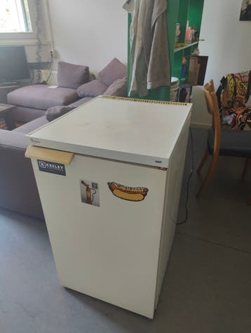Kleine koelkast met vriesvak