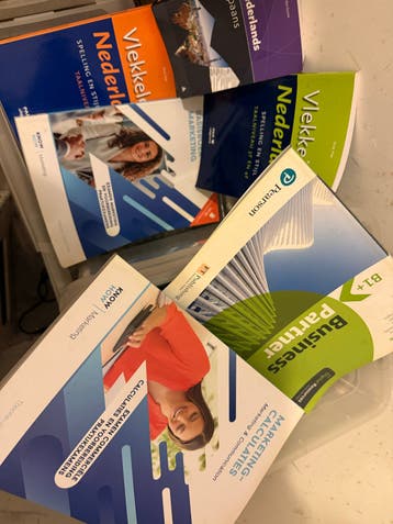 Diverse studieboeken: Marketing, Nederlands, Business Partne