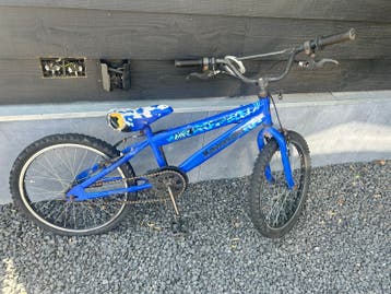 Stoere blauwe Kawasaki jongensfiets