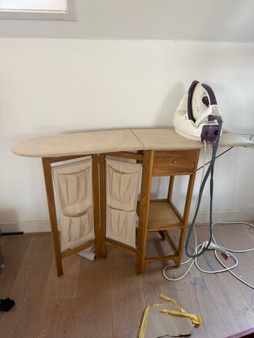 Antiek Strijkplank Kastje - Functioneel en Decoratief