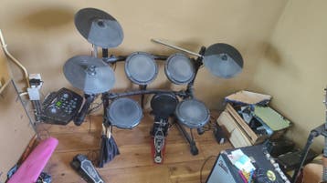 Elektrisch drumstel, haal hem gratis op.