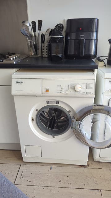Miele wasmachine - gratis op te halen (kleine lekkage)