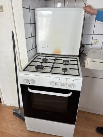 Oud gasfornuis met oven - gratis af te halen
