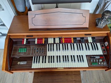 Cosmovox F40 Orgel - Zo goed als nieuw