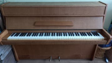 Piano  Petrof