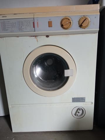 Zanussi wasmachine en incomplete Thomas centrifuge oud ijzer