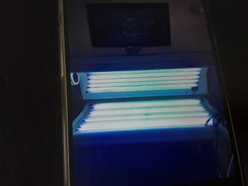 Dubbele zonnebank met gezichtsbruiner