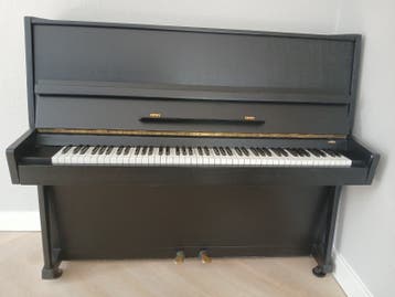 Gratis oude piano, vals maar bespeelbaar