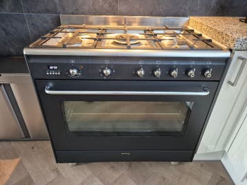Smeg Fornuis met Gas Kookplaat en Oven - Zwart