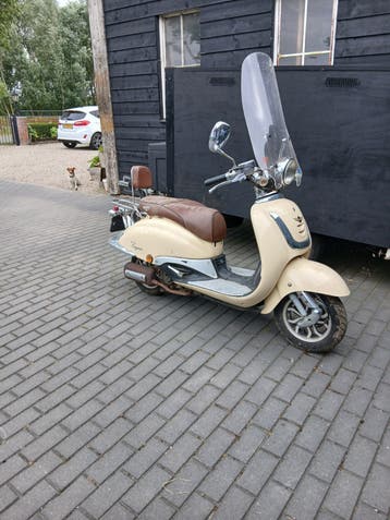 Lugano scooter - Beige, met windscherm