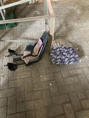 GRATIS Gebruikt fietszitje met voetsteuntjes en windscherm