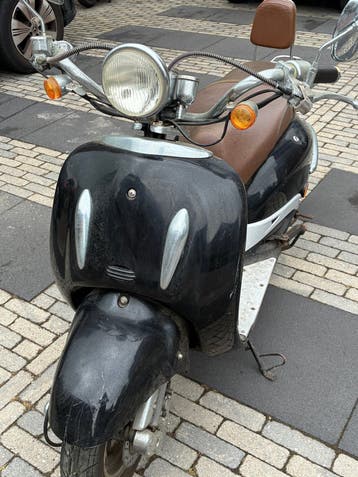 Grande Retro Scooter - Zwart, 3 jaar stilgestaan