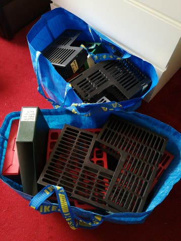 Gratis 2 tassen en doos met plastic tijdschriftcassettes